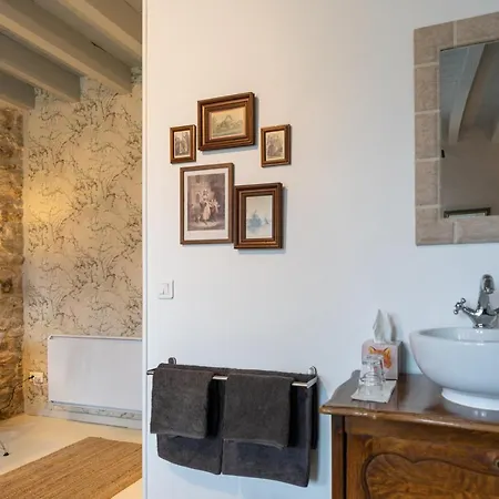 Domaine La Pomme De Pin 3* Louroux-de-Beaune