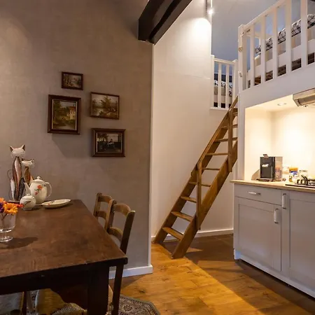 Domaine La Pomme De Pin 3* Louroux-de-Beaune