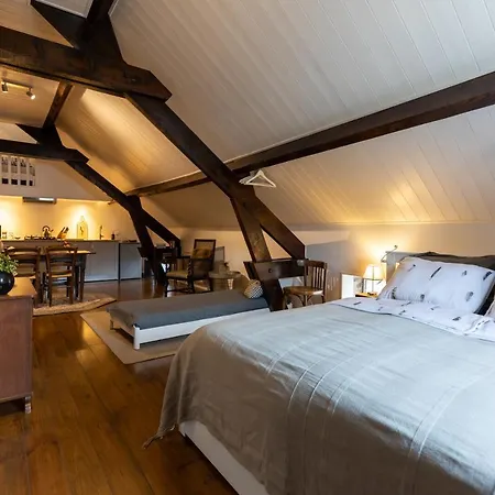 Domaine La Pomme De Pin Bed & Breakfast 3*