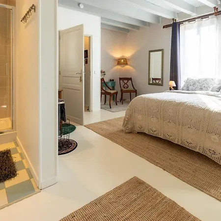 Domaine La Pomme De Pin Bed & Breakfast