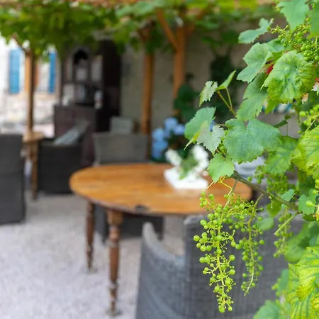 Domaine La Pomme De Pin Louroux-de-Beaune