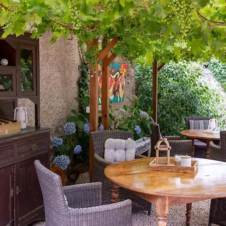 Domaine La Pomme De Pin Louroux-de-Beaune