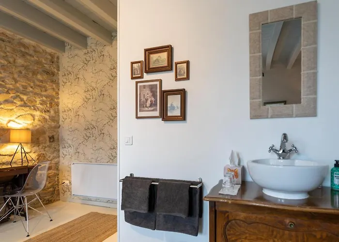 Domaine La Pomme De Pin 3* Louroux-de-Beaune