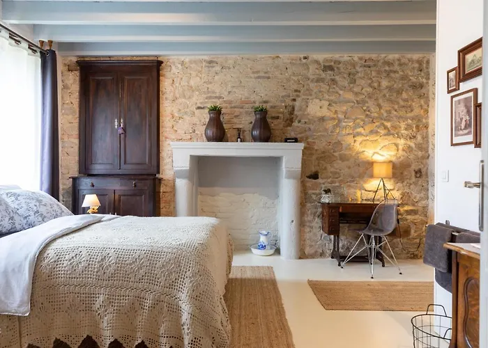 Domaine La Pomme De Pin 3* Louroux-de-Beaune