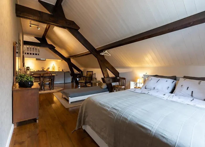 Domaine La Pomme De Pin Bed & Breakfast 3*